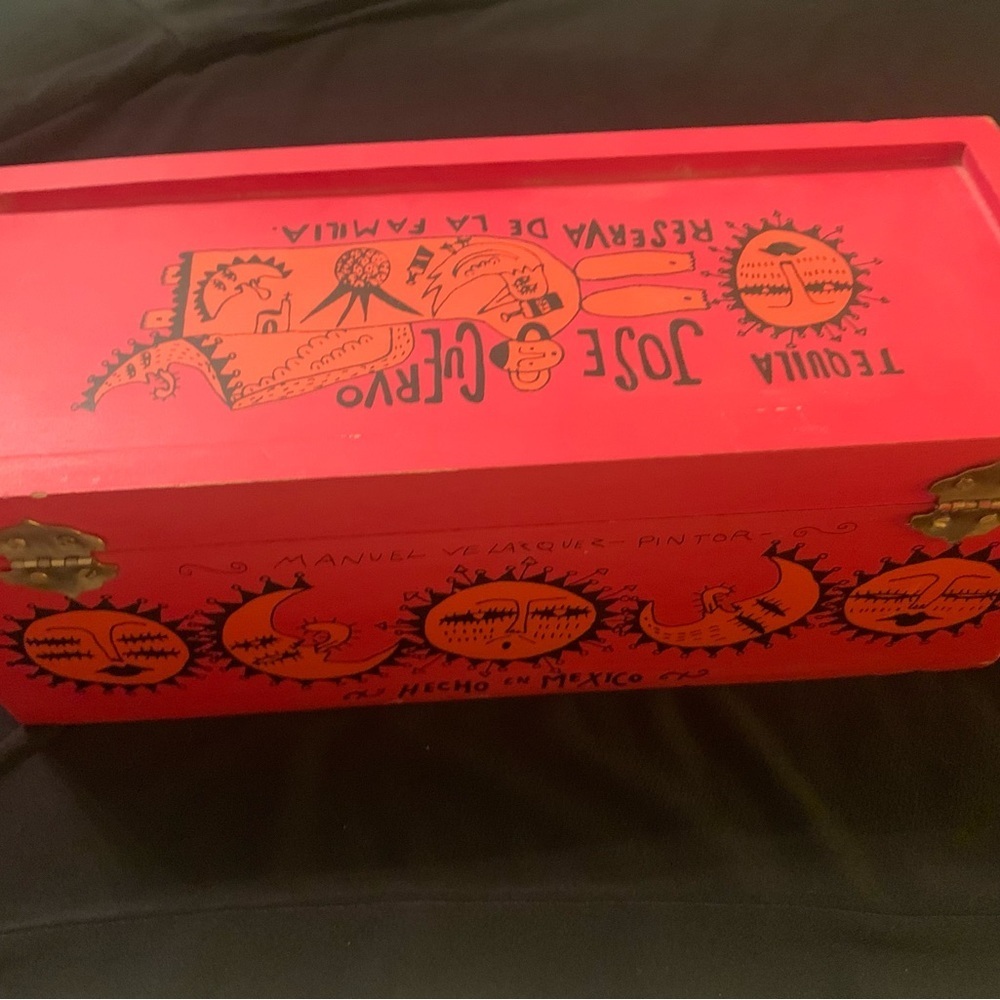 1996 Jose Cuervo Tequila Collector’s Box - Picture 2 of 9